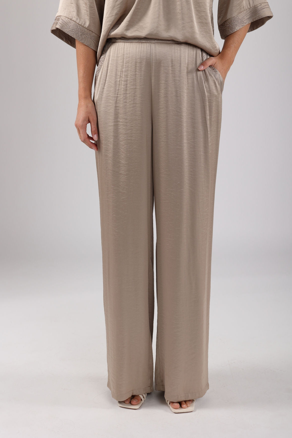 Nukus Josephine Pants Silky  Taupe Nks09011