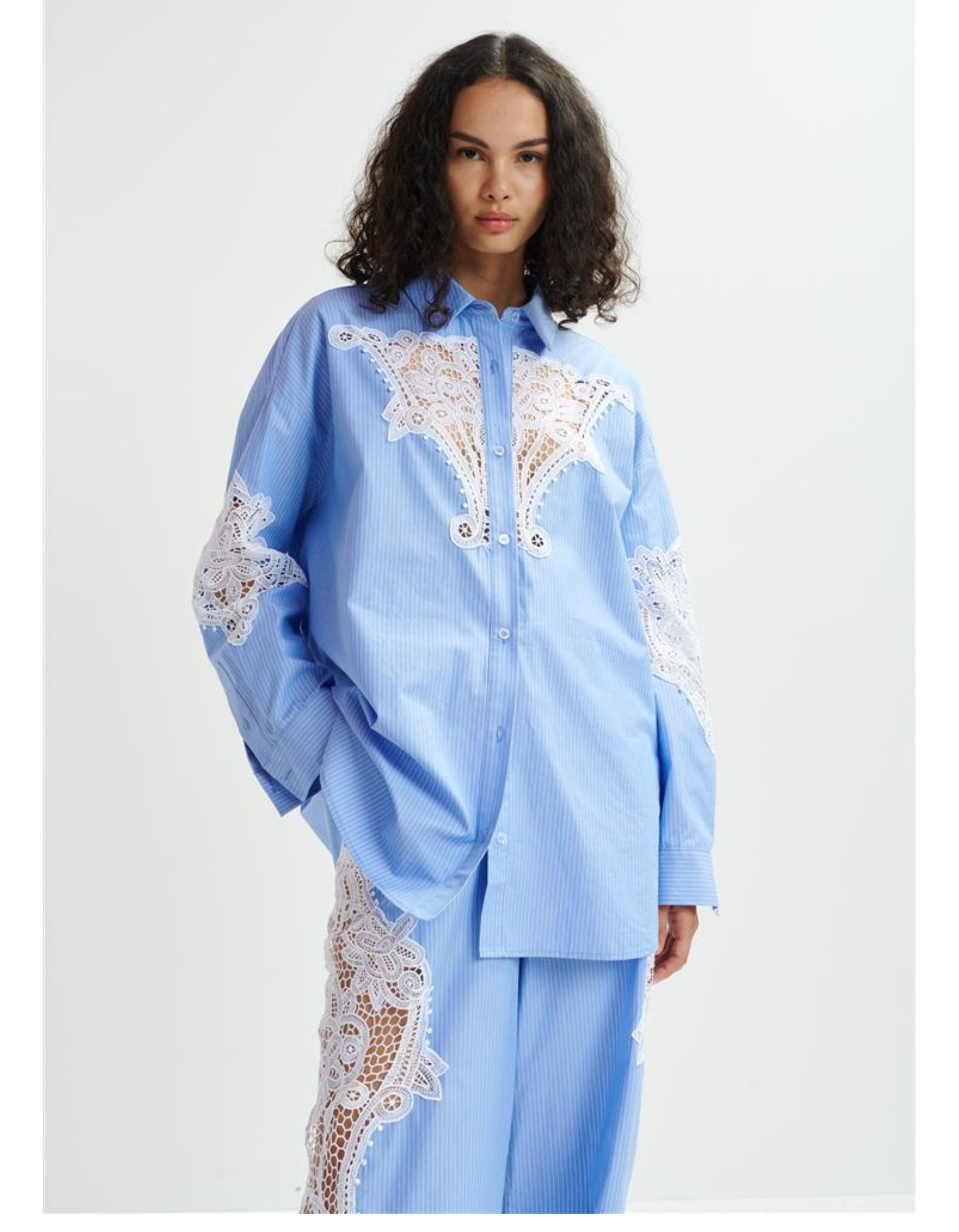 Essentiel Antwerp  Blouses Lichtblauw Hoofd