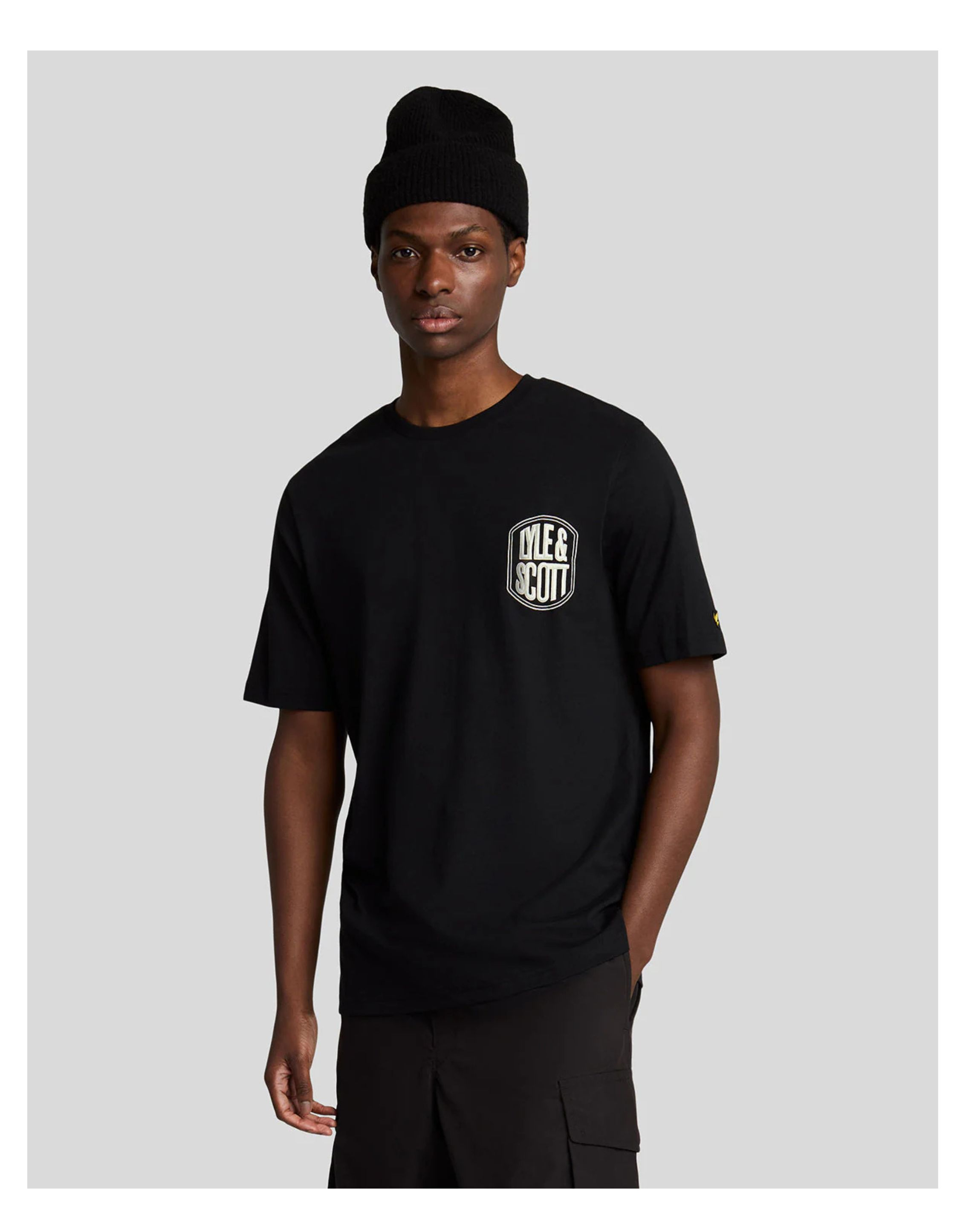 Lyle&scott Embroidered Badge Graphic T-shirts Zwart Ts2221v