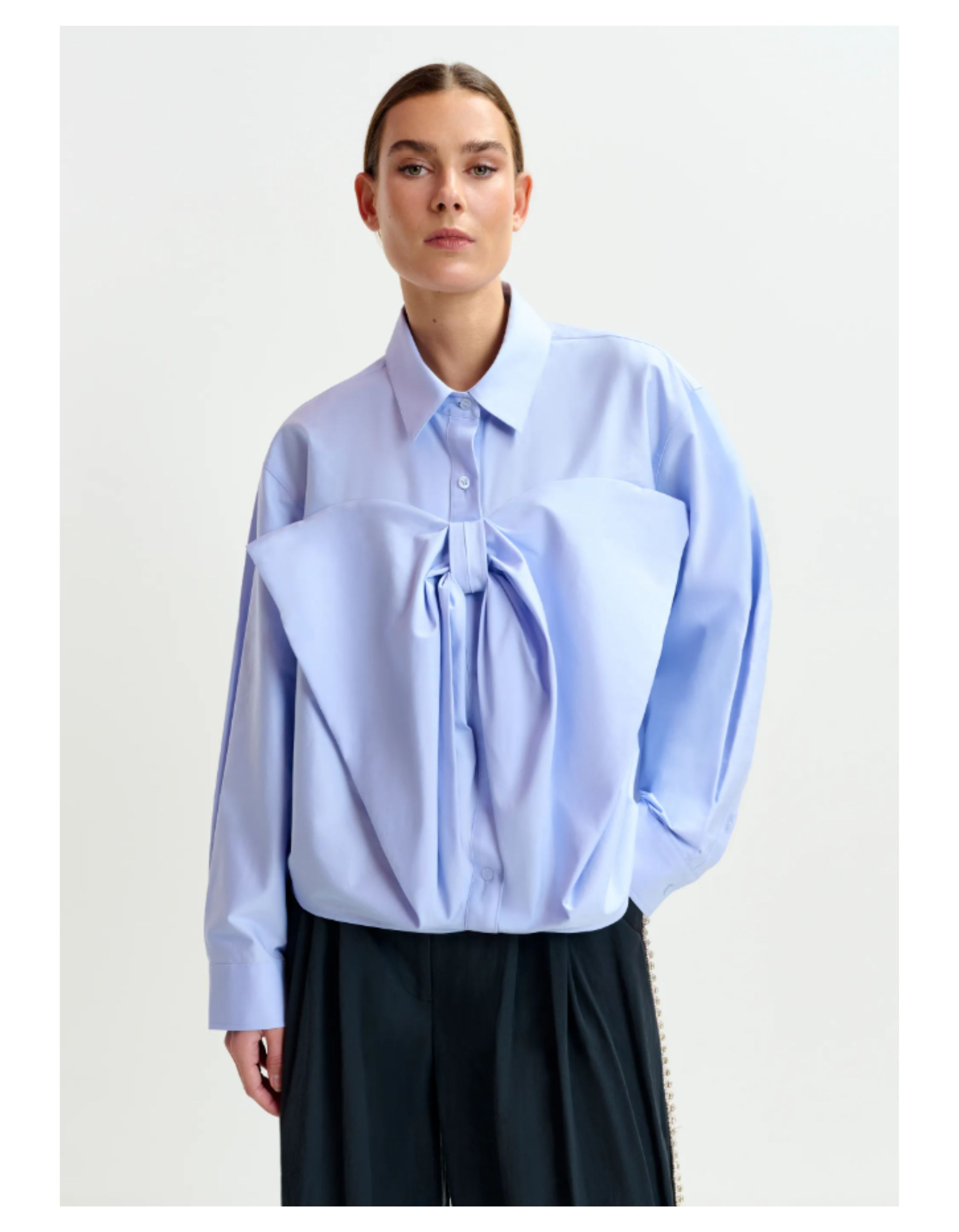 Essentiel Antwerp  Blouses Lichtblauw Ibow