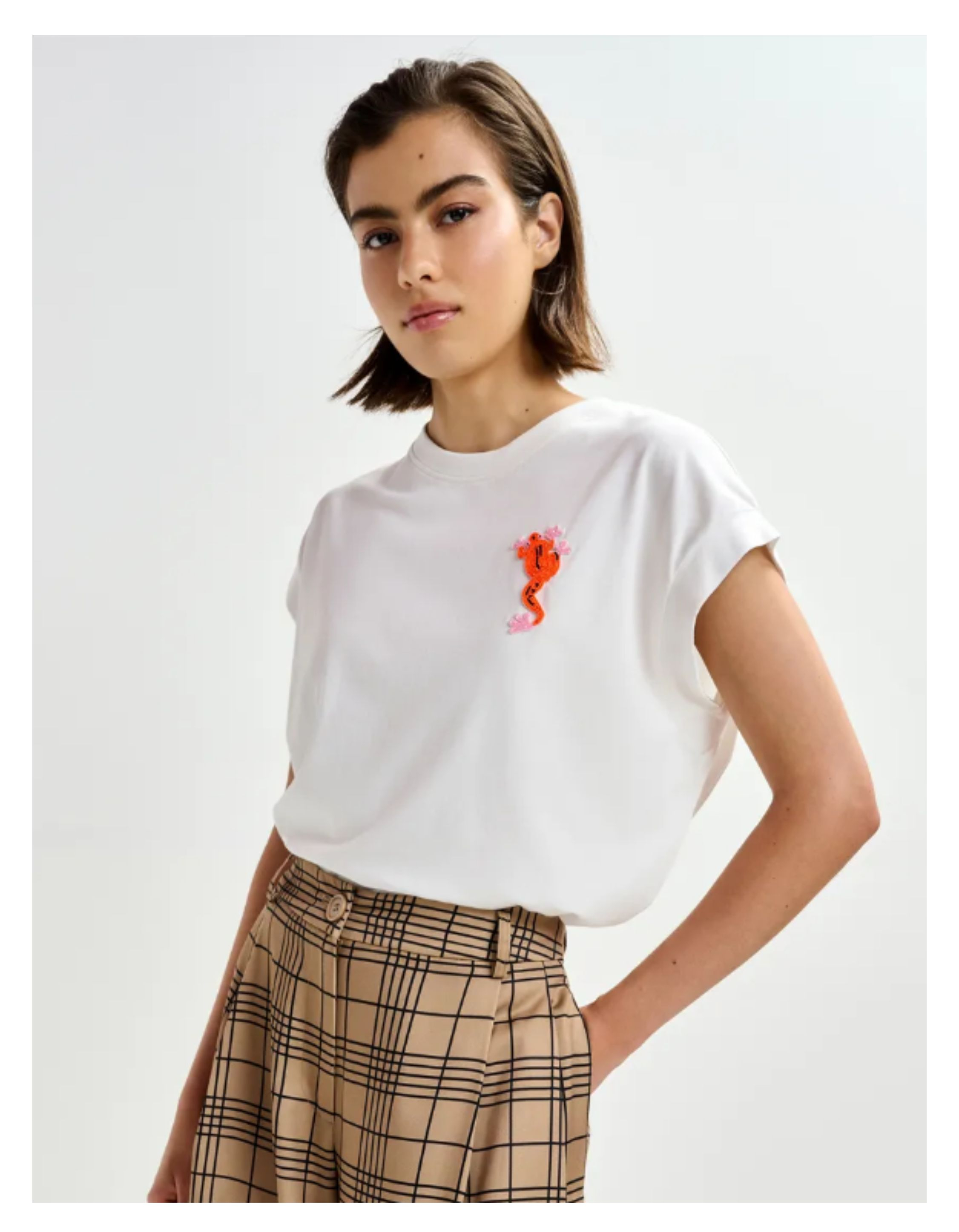 Essentiel Antwerp Embroidered T-shirt T-shirts Off White Jungala