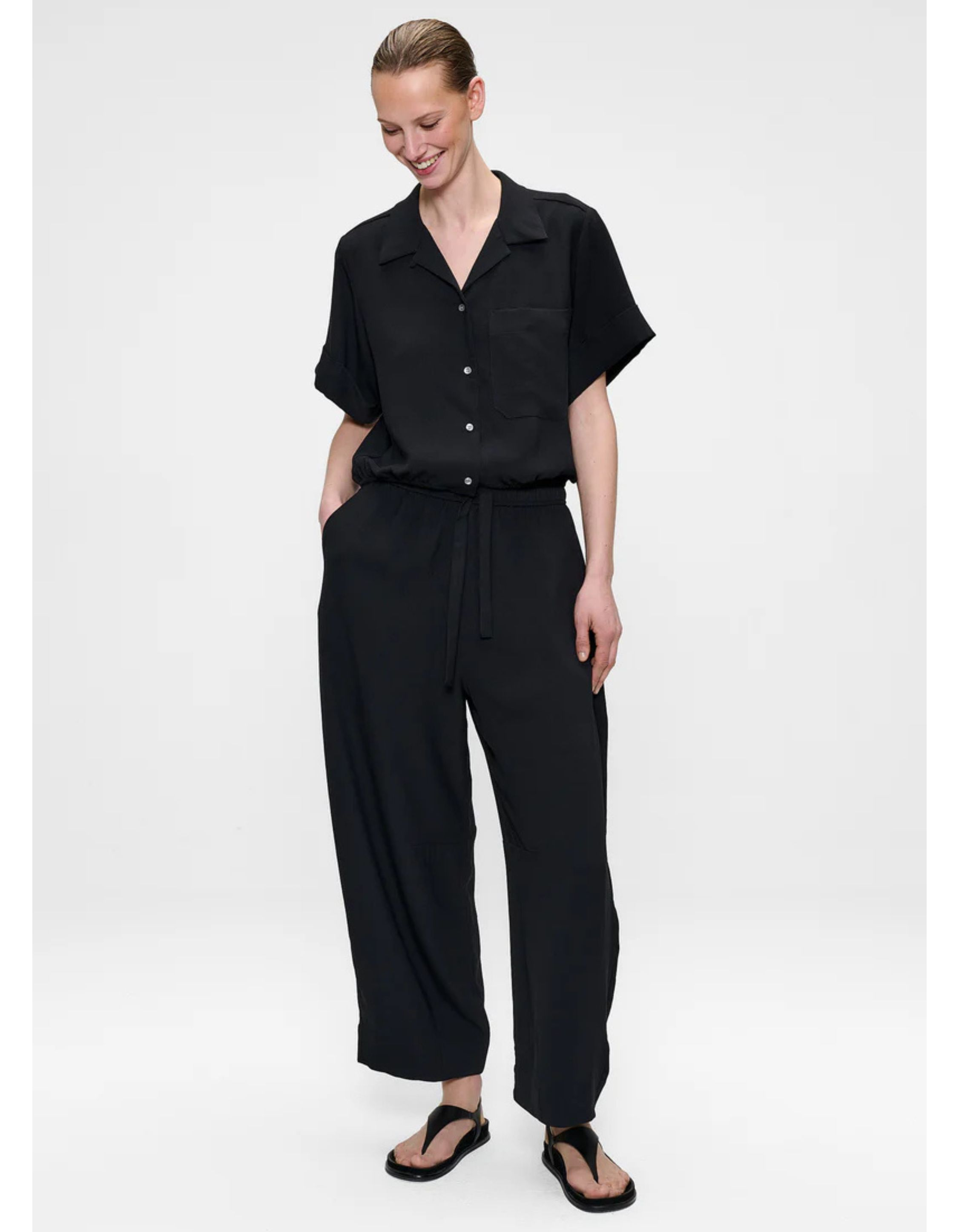 Zenggi Fluid Cropped Blouses Zwart X04-1013