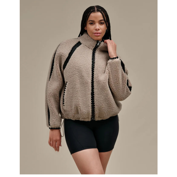 ugg nikia crochet uggfluff jas teddy taupe: stijl en comfort